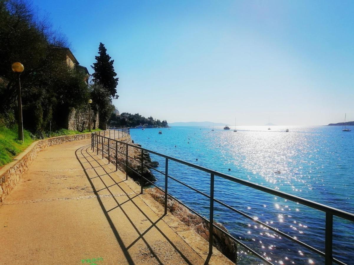 Apartment Angie - Intermezzo With Sea View In Center Of
